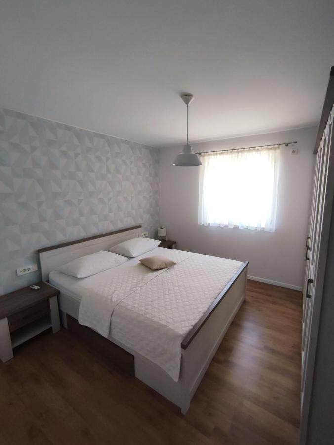 Holiday Home Cherry Tree Žrnovnica Екстериор снимка