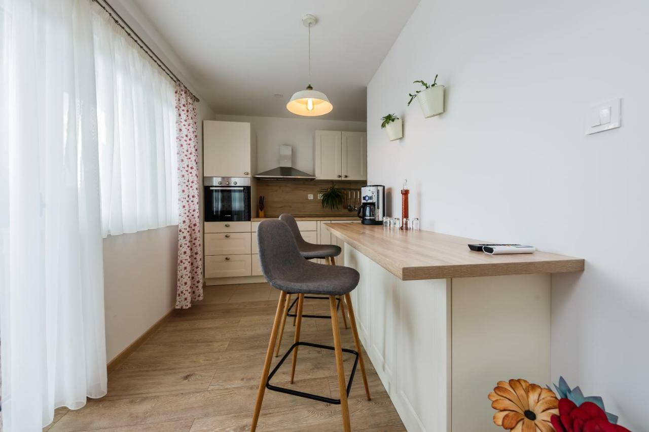 Holiday Home Cherry Tree Žrnovnica Екстериор снимка