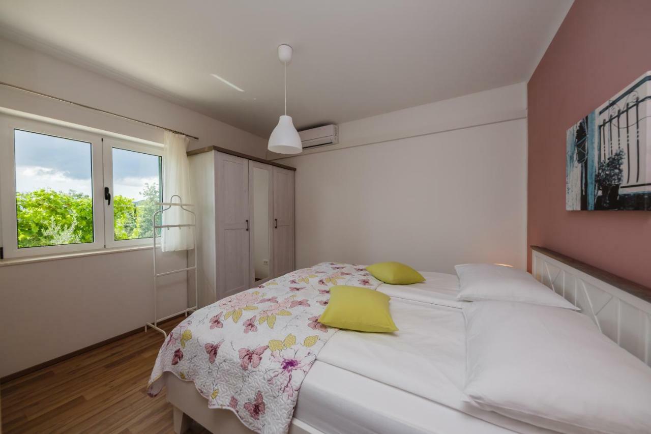 Holiday Home Cherry Tree Žrnovnica Екстериор снимка
