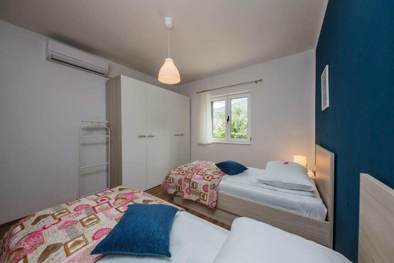 Holiday Home Cherry Tree Žrnovnica Екстериор снимка